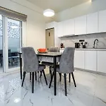 Aparthotel Avento Lux