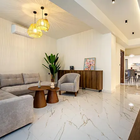 Aparthotel Avento Lux