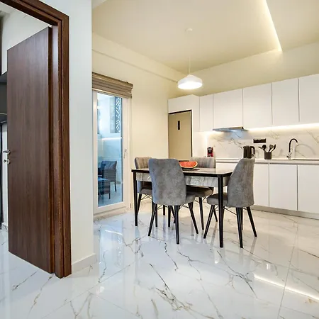 Avento Lux Aparthotel *