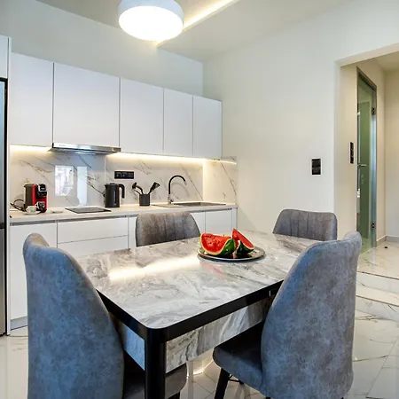 Aparthotel Avento Lux 4*