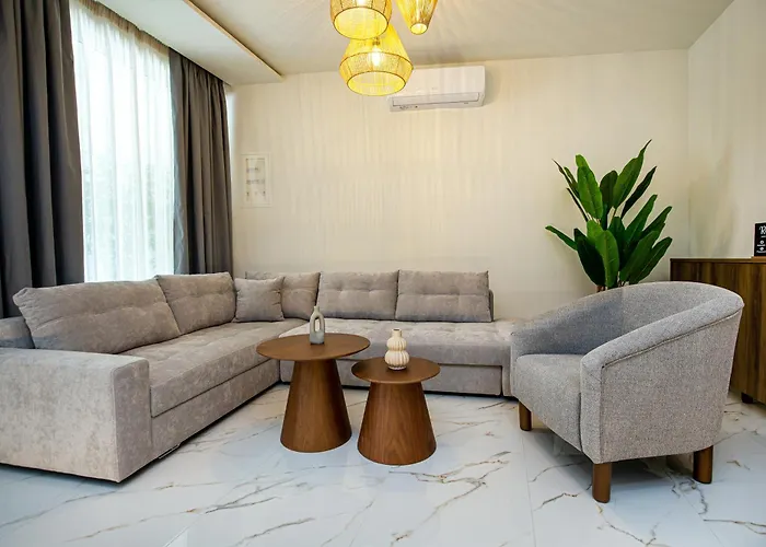 Avento Lux Ξενοδοχείο με διαμερίσματα 4*