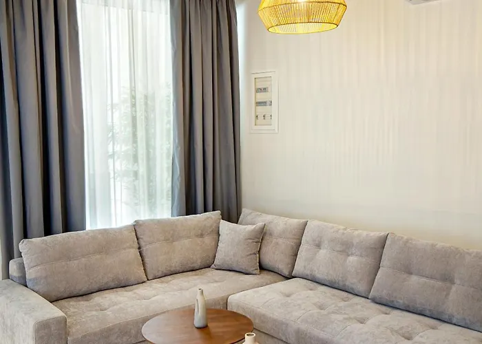 Ξενοδοχείο με διαμερίσματα Avento Lux 4*