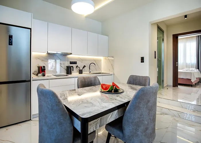 Ξενοδοχείο με διαμερίσματα Avento Lux 4*