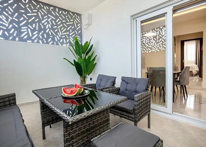 Ξενοδοχείο με διαμερίσματα Avento Lux Ποτός